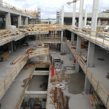 CENTRO COMMERCIALE AURA